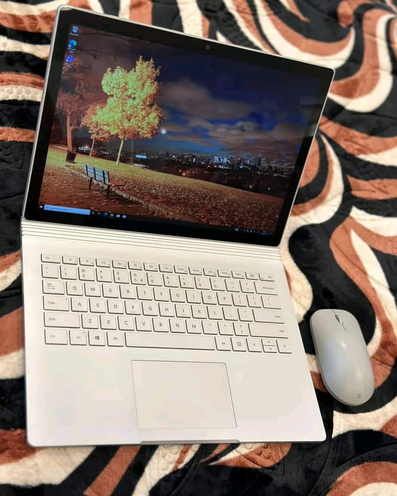 Intel Core i5 Microsoft Surface Book 2